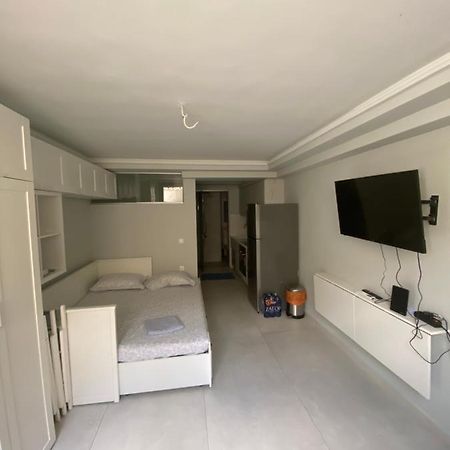 Minimalist Studio Behind Hilton Hotel เอเธนส์ ภายนอก รูปภาพ