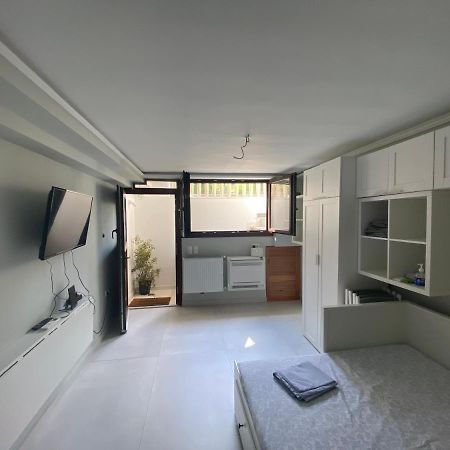 Minimalist Studio Behind Hilton Hotel เอเธนส์ ภายนอก รูปภาพ